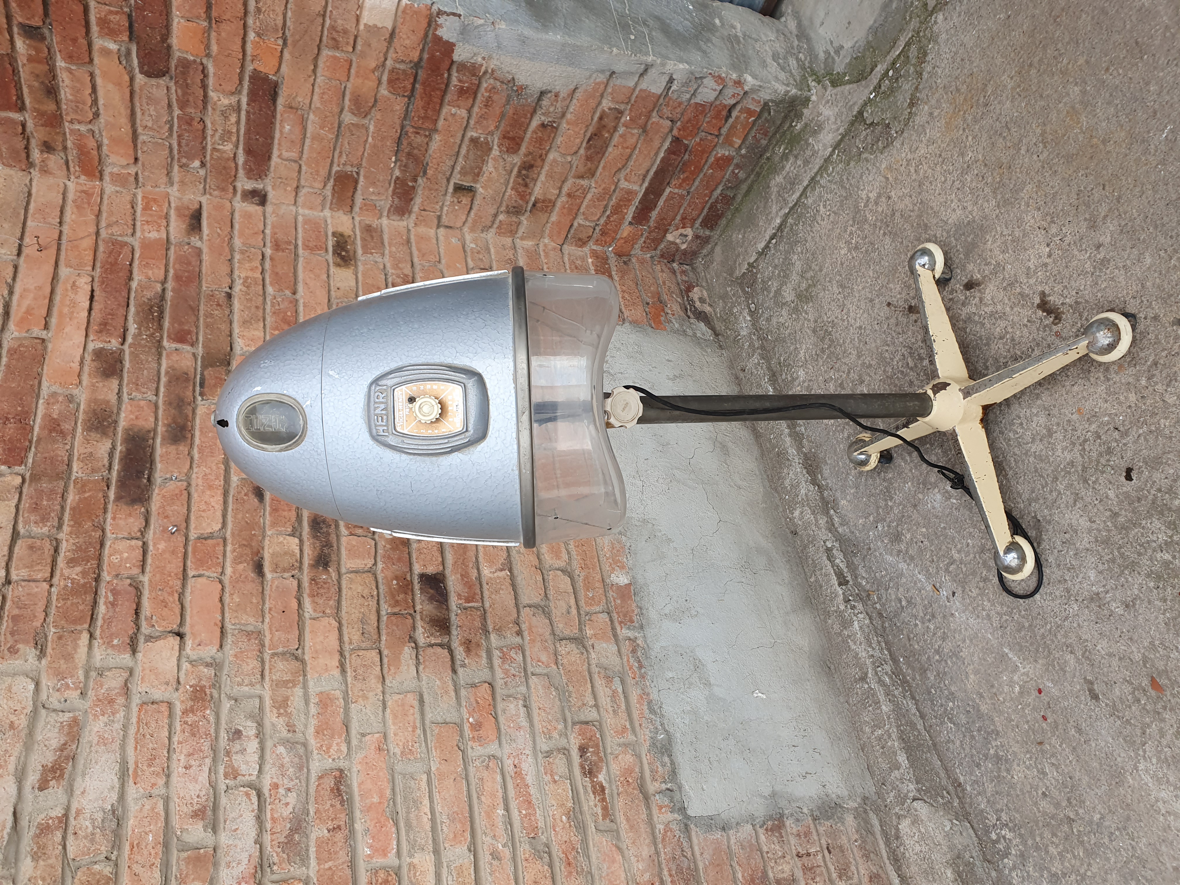 secador pelo peluqueria _ pie ruedas altreg 130-170x68 (40eu) 1u